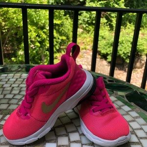 Nike toddler girl sneakers in size 6
